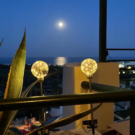 Apartment Classy Flat W/ Impressive Views