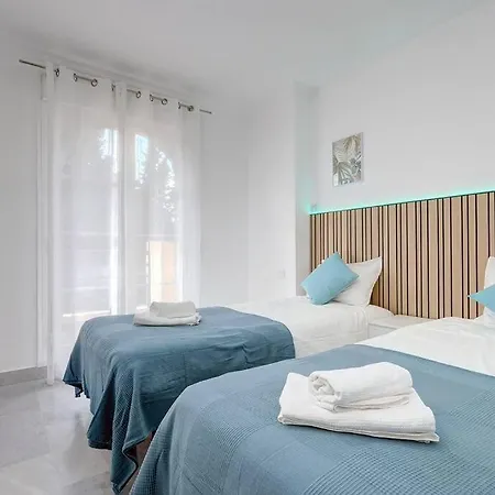 Classy Flat W/ Impressive Views *