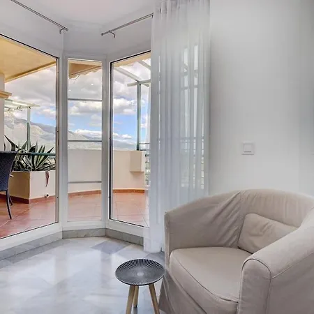 Classy Flat W/ Impressive Views Apartment