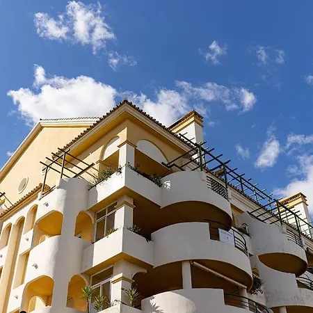 Classy Flat W/ Impressive Views