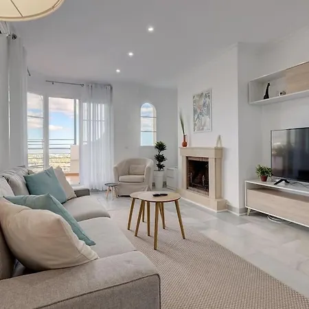 Classy Flat W/ Impressive Views