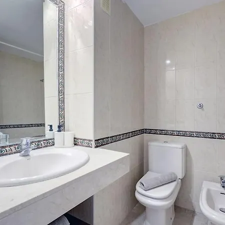 Classy Flat W/ Impressive Views *