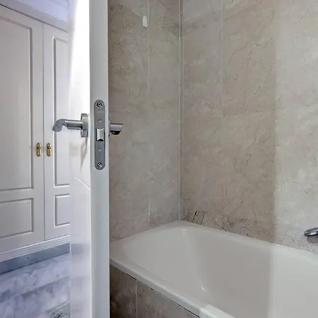 Apartment Classy Flat W/ Impressive Views Marbella