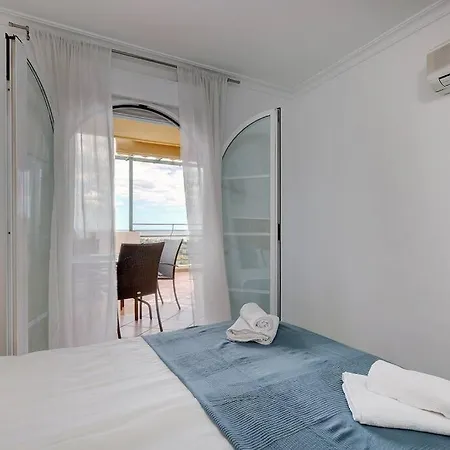 Classy Flat W/ Impressive Views *