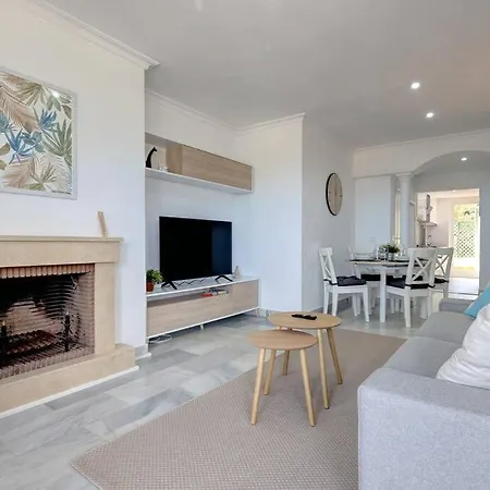 Classy Flat W/ Impressive Views