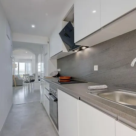 Apartment Classy Flat W/ Impressive Views