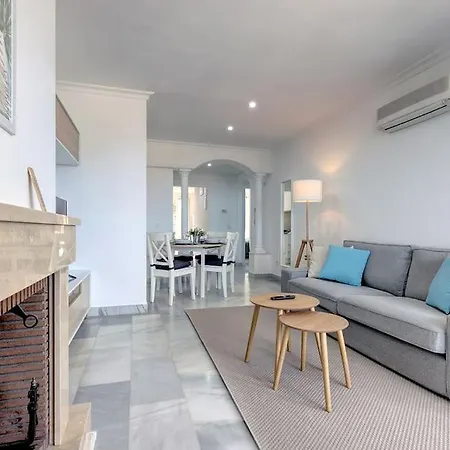 Classy Flat W/ Impressive Views Apartment