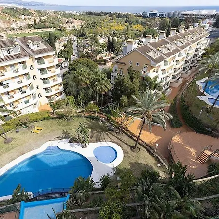 Classy Flat W/ Impressive Views *