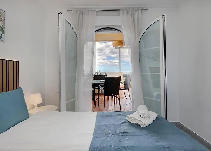 Classy Flat W/ Impressive Views * Marbella