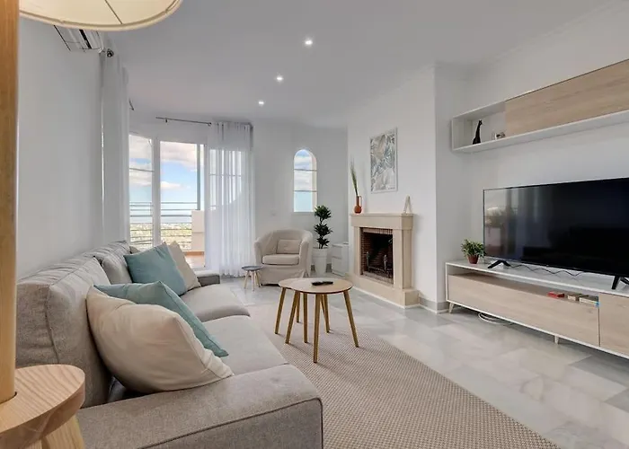 Classy Flat W/ Impressive Views