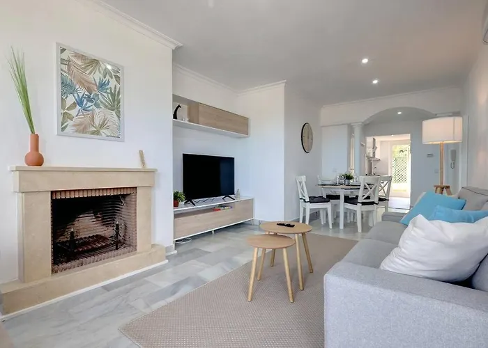 Classy Flat W/ Impressive Views
