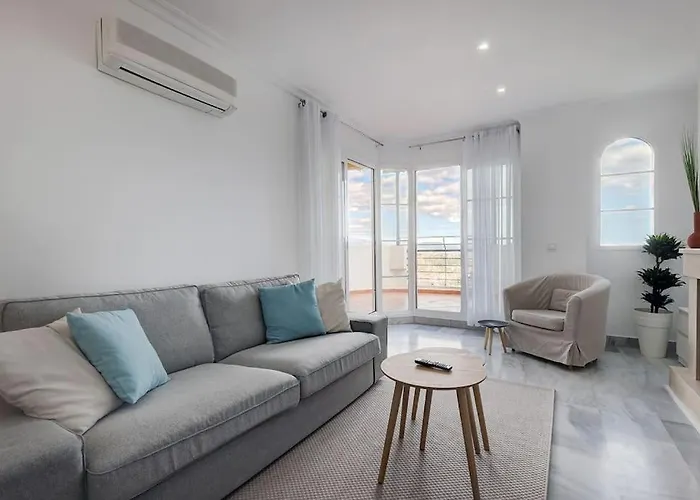 Classy Flat W/ Impressive Views