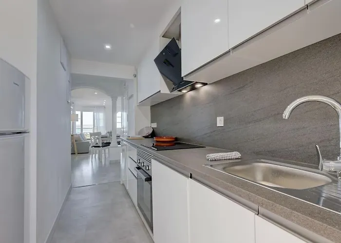 Apartment Classy Flat W/ Impressive Views